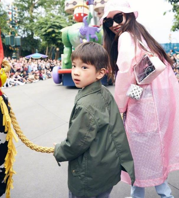 嗯哼雙眼皮 寶寶單眼皮長(zhǎng)大會(huì)變成雙眼皮嗎