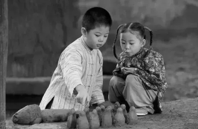 別總是阻止孩子玩泥巴 孩子玩泥巴有什么好處