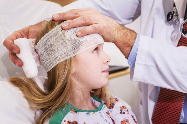 寶寶撞到頭怎么辦 如何避免孩子撞到頭