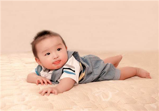 如何訓練寶寶趴著 訓練寶寶趴著的小游戲