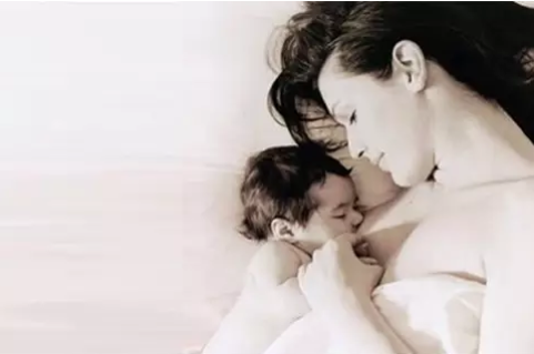 斷奶后乳房縮水了怎么辦 斷奶后乳房縮水吃木瓜有用嗎 斷奶后乳房縮水了怎么辦 斷奶后乳房縮水吃木瓜有用嗎