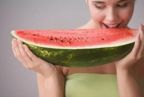  哺乳期可以吃西瓜嗎 哺乳期吃冷藏的冰西瓜好不好