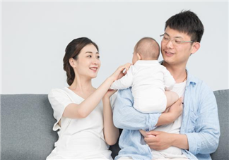 抱寶寶的正確姿勢是什么 不同月齡抱寶寶的姿勢