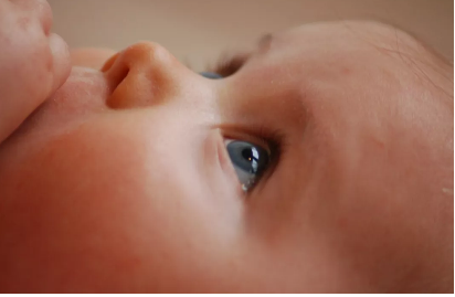 寶寶吃奶愛咬人怎么辦 寶寶吃奶咬人如何應對