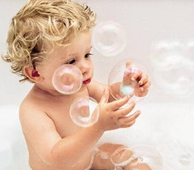 寶寶洗澡愛哭鬧怎么回事 孩子害怕洗澡怎么應對 寶寶洗澡愛哭鬧怎么回事 孩子害怕洗澡怎么應對