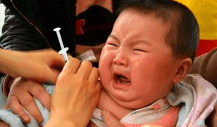 寶寶打針又哭又鬧怎么辦 寶寶打針哭打罵孩子沒(méi)有用 寶寶打針又哭又鬧怎么辦 寶寶打針哭打罵孩子沒(méi)有用