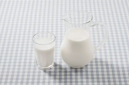 奶粉和鮮牛奶的營養一樣嗎 奶粉和牛奶哪種比較好