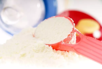 奶粉和鮮牛奶的營養一樣嗎 奶粉和牛奶哪種比較好