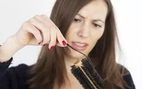 孕期必須剪頭發嗎  孕期頭發會有什么變化