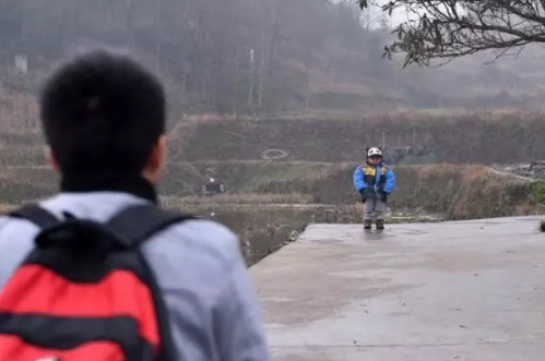 打工舍不得孩子的說說 打工舍不得孩子的心情句子 打工舍不得孩子的說說 打工舍不得孩子的心情句子