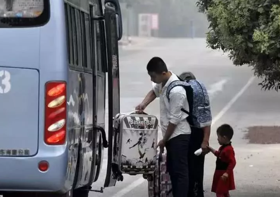 出門打工舍不得孩子的說說 出去打工舍不得孩子心情句子