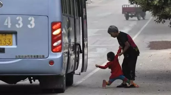 出門打工舍不得孩子的說說 出去打工舍不得孩子心情句子