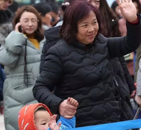 外出打工舍不得孩子的說說 外出打工舍不得孩子心情句子