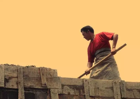 出門打工舍不得老婆孩子的說說 出去打工舍不得老婆孩子心情句子