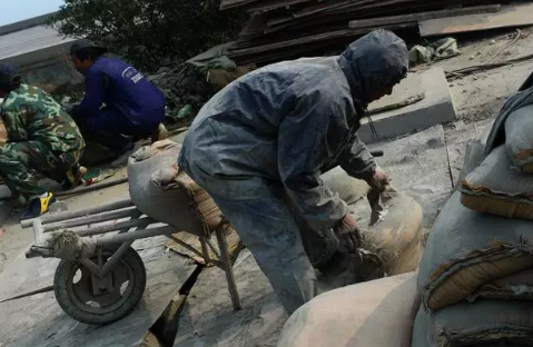 出門打工舍不得老婆孩子的說說 出去打工舍不得老婆孩子心情句子