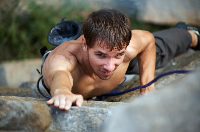 感嘆孩子爬山的說說 帶著孩子去爬山的說說簡短一句話