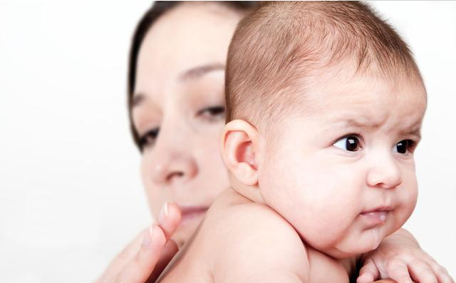 寶寶嚴重嗆奶怎么急救 寶寶嚴重嗆奶急救方法