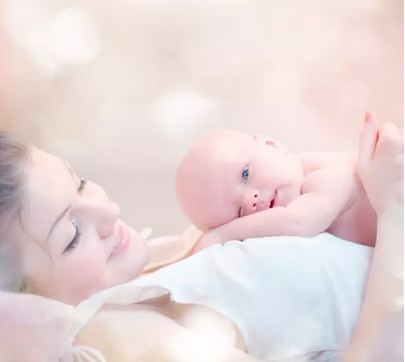 新手媽媽不敢給寶寶洗澡怎么辦 給新生兒洗澡要注意什么 新手媽媽不敢給寶寶洗澡怎么辦 給新生兒洗澡要注意什么