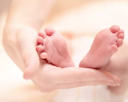 新手媽媽不敢給寶寶洗澡怎么辦 給新生兒洗澡要注意什么 新手媽媽不敢給寶寶洗澡怎么辦 給新生兒洗澡要注意什么