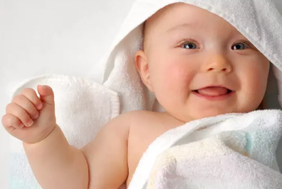 新手媽媽不敢給寶寶洗澡怎么辦 給新生兒洗澡要注意什么 新手媽媽不敢給寶寶洗澡怎么辦 給新生兒洗澡要注意什么