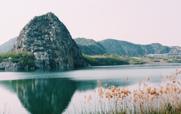 陪孩子爬山的朋友圈文字 周末帶孩子爬山的說說朋友圈