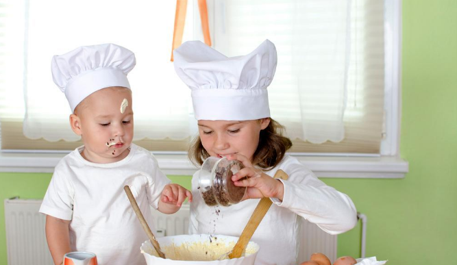 孩子睡不著是不是積食了 寶寶機(jī)會(huì)會(huì)有哪些表現(xiàn)