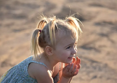 生個千金報喜朋友圈簡短說說 喜得千金報喜朋友圈配圖 生個千金報喜朋友圈簡短說說 喜得千金報喜朋友圈配圖