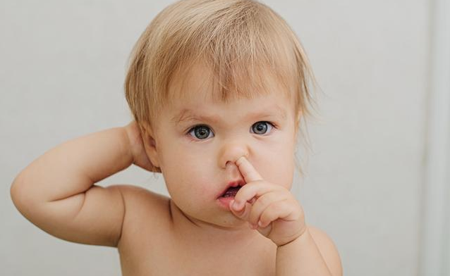 寶寶總愛挖鼻孔是怎么回事 寶寶愛挖鼻孔怎么辦 寶寶總愛挖鼻孔是怎么回事 寶寶愛挖鼻孔怎么辦