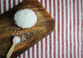 寶寶多大可以開始吃糖和吃鹽 孩子糖和鹽攝入建議