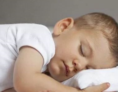 男孩到了幾歲就要和媽媽分床睡 男孩什么時候分床睡好