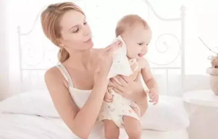 寶寶眼睛進睫毛怎么辦 寶寶睫毛老是掉什么原因 寶寶眼睛進睫毛怎么辦 寶寶睫毛老是掉什么原因