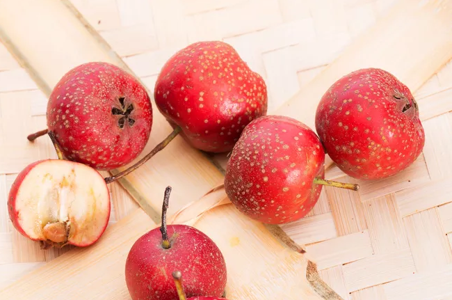 孕婦可以吃山楂嗎 孕婦吃山楂會(huì)滑胎嗎 孕婦可以吃山楂嗎 孕婦吃山楂會(huì)滑胎嗎