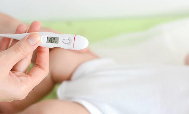 寶寶發(fā)燒是冷敷還是熱敷 寶寶發(fā)燒處理方法 寶寶發(fā)燒是冷敷還是熱敷 寶寶發(fā)燒處理方法