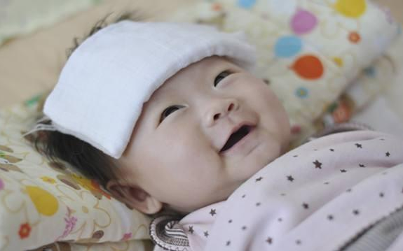 孩子適度發燒有哪些好處 寶寶發燒會燒壞大腦嗎