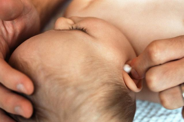 小孩子的耳朵能掏嗎 耳屎哪些情況要去醫院處理