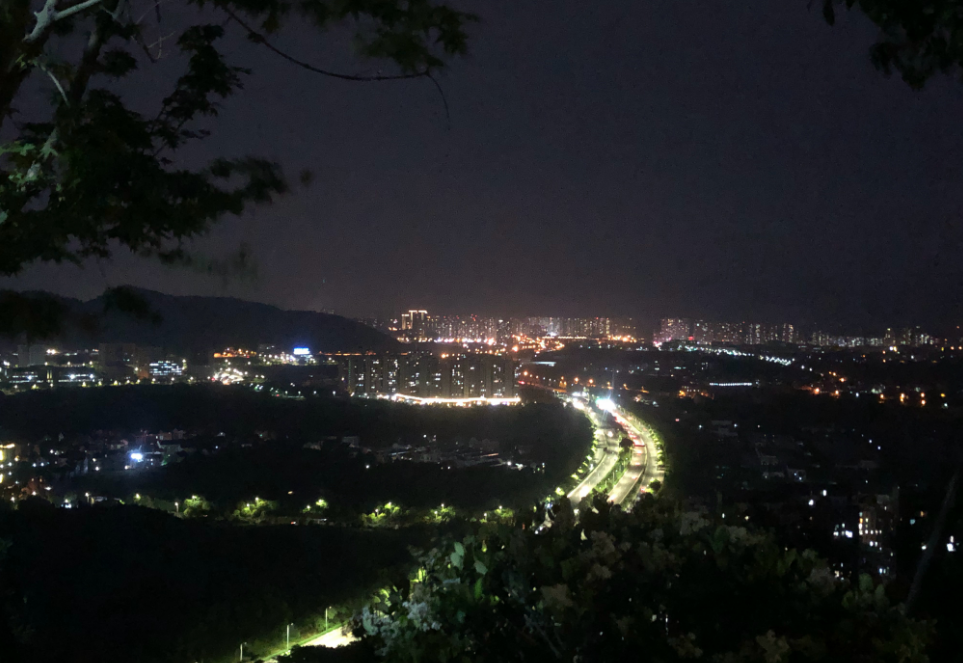 登山心情發(fā)朋友圈句子 關(guān)于爬山累的幽默說(shuō)說(shuō)