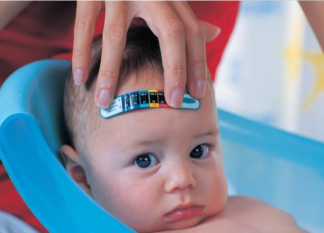 夏季寶寶發燒怎么降溫 夏季寶寶發燒護理方法