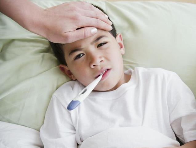 夏季寶寶發燒怎么降溫 夏季寶寶發燒護理方法