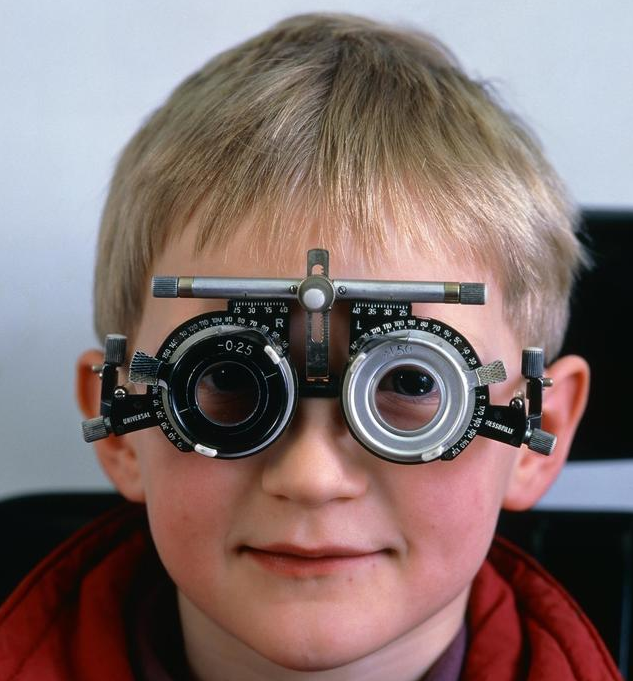 孩子頻繁眨眼睛怎么回事 孩子頻繁眨眼睛怎么辦