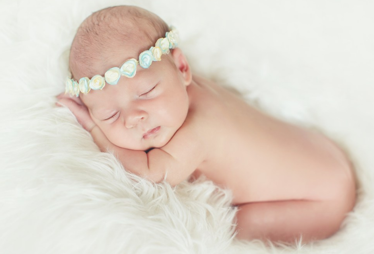 為什么說產(chǎn)后一小時內(nèi)一定要哺乳 產(chǎn)后一小時內(nèi)哺乳有什么好處