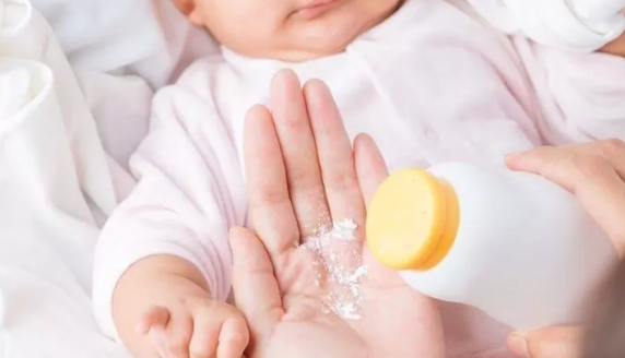 寶寶淹脖子可以用爽身粉嗎 寶寶淹脖子用爽身粉護理好不好