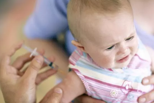 寶寶打完預防針就睡覺正常嗎 寶寶打完預防針嗜睡好不好