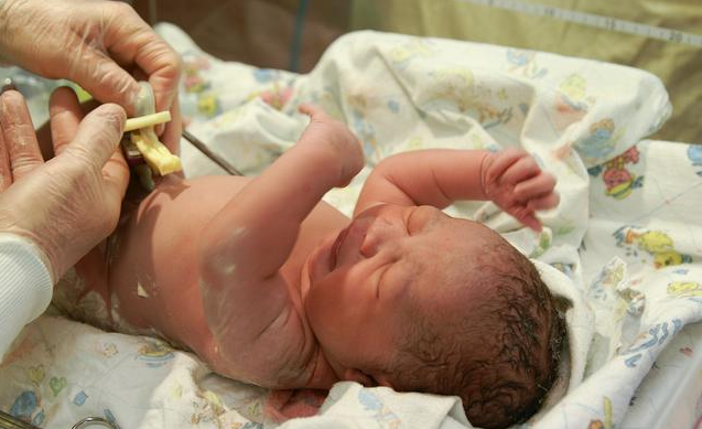 取臍帶血對(duì)寶寶有影響嗎 存臍帶血要多少錢 取臍帶血對(duì)寶寶有影響嗎 存臍帶血要多少錢