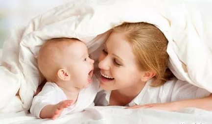 哺乳期夜間喂養要注意什么 新手媽媽夜間怎么給孩子喂奶