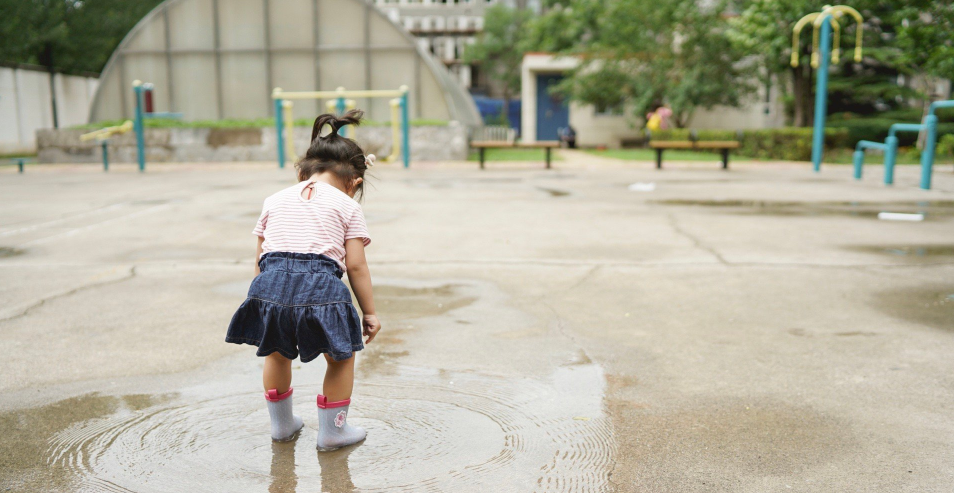 下雨天陪孩子的心情 雨天陪孩子玩的心情說(shuō)說(shuō)