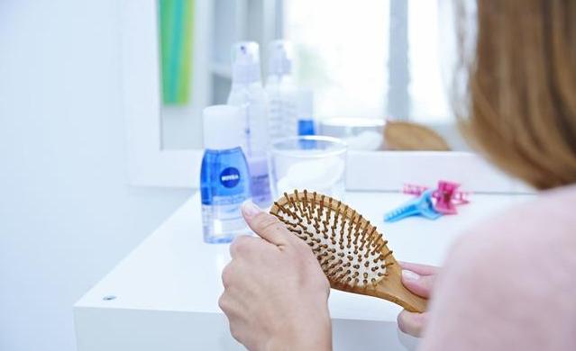 超5成大學生有脫發困擾是什么情況 90后導致脫發的六大不良習慣 超5成大學生有脫發困擾是什么情況 90后導致脫發的六大不良習慣