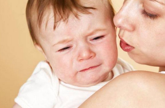 小月齡寶寶為什么總愛哭 寶寶晚上愛哭鬧怎么辦 小月齡寶寶為什么總愛哭 寶寶晚上愛哭鬧怎么辦