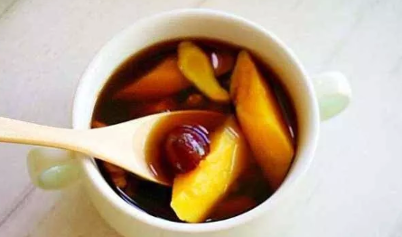 坐月子應該多喝白開水還是紅糖水 坐月子要喝紅糖水好不好