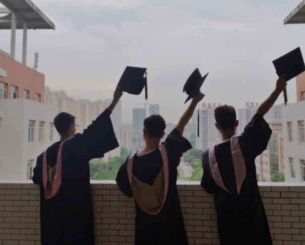 大學(xué)畢業(yè)說說配文 大學(xué)生畢業(yè)的經(jīng)典句子