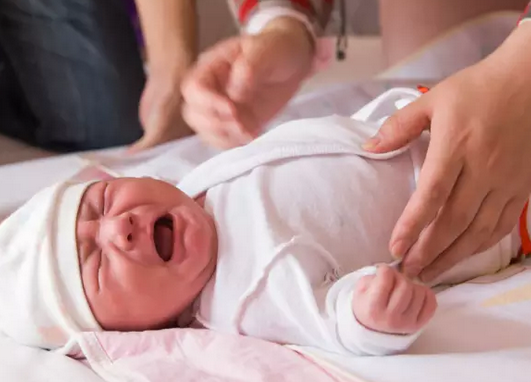 為什么新生兒出生要哭 新生兒不哭有問題嗎